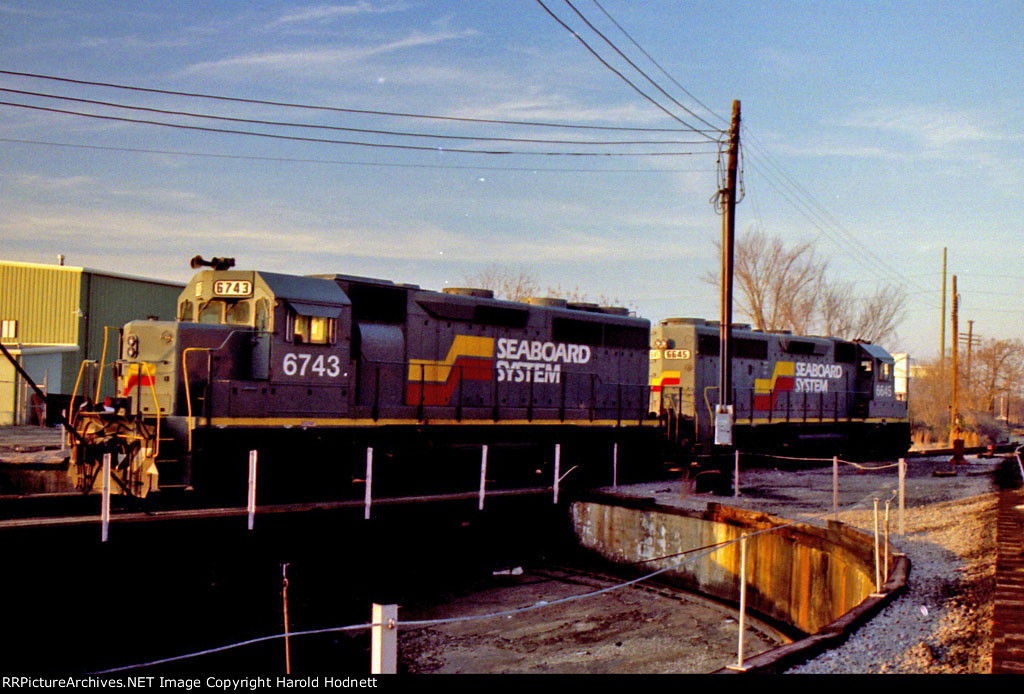 SBD 6743 & 6645 at the turntable